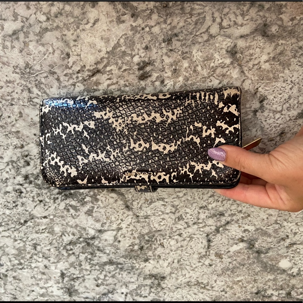 Coach wallet with zipper